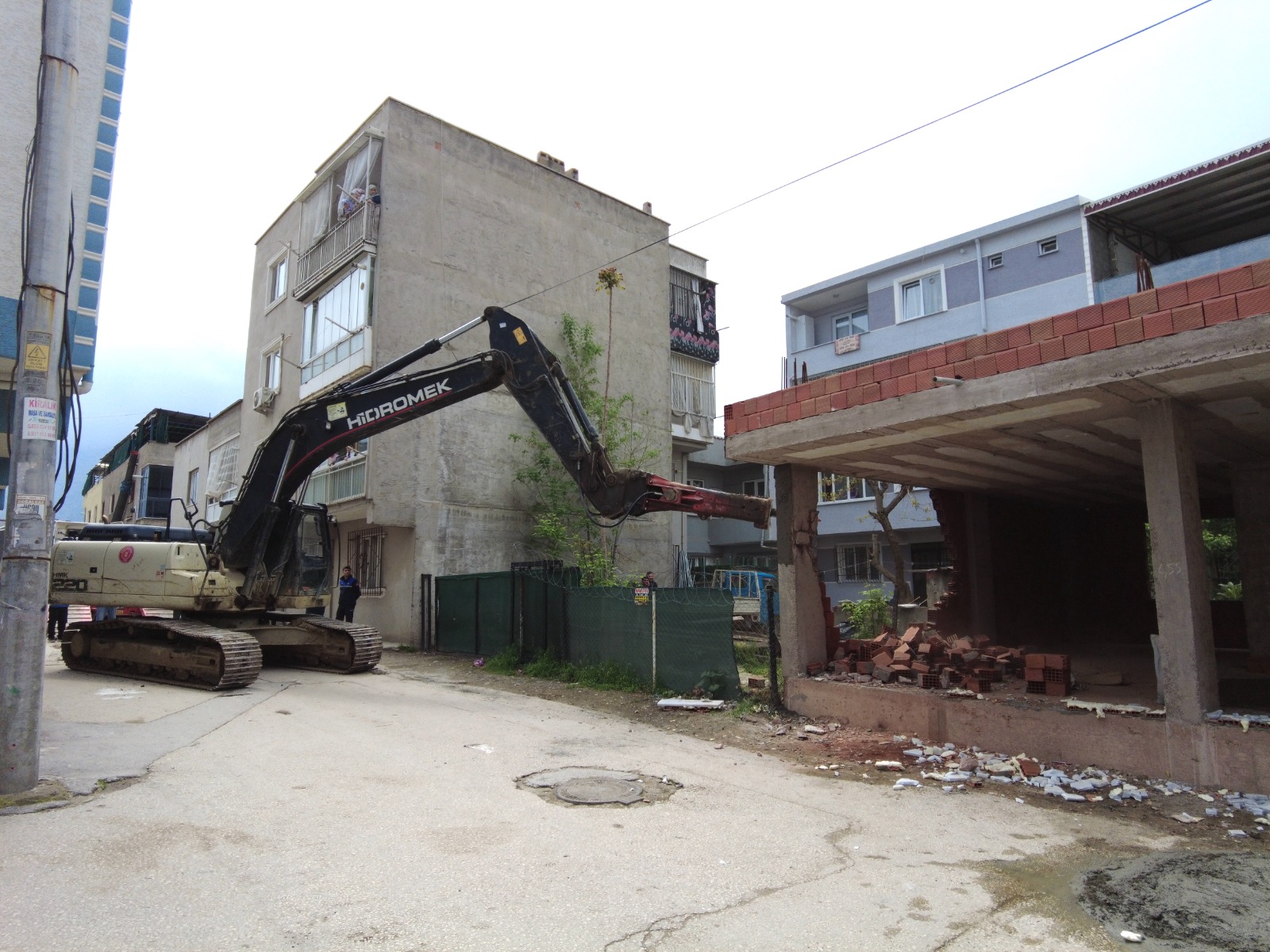 Gürsu Belediyesi Kaçağa Savaş Açtı 1 Günde 6 Yıkım