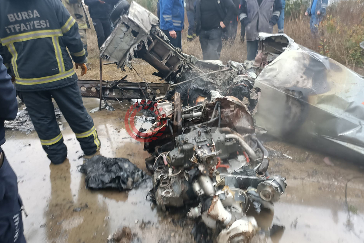 Bursa'da eğitim uçağı düştü: 2 ölü