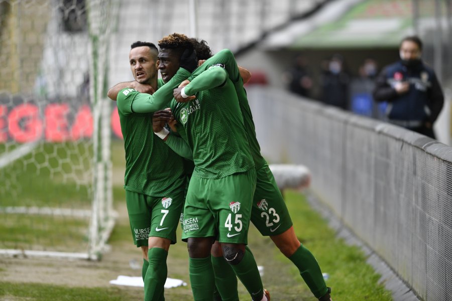 Bursaspor Balıkesirspor'u evinde 2-1 mağlup etti