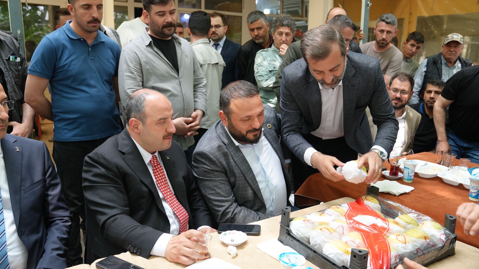 Bakan Varank’a Gürsu Armudu Sürprizi