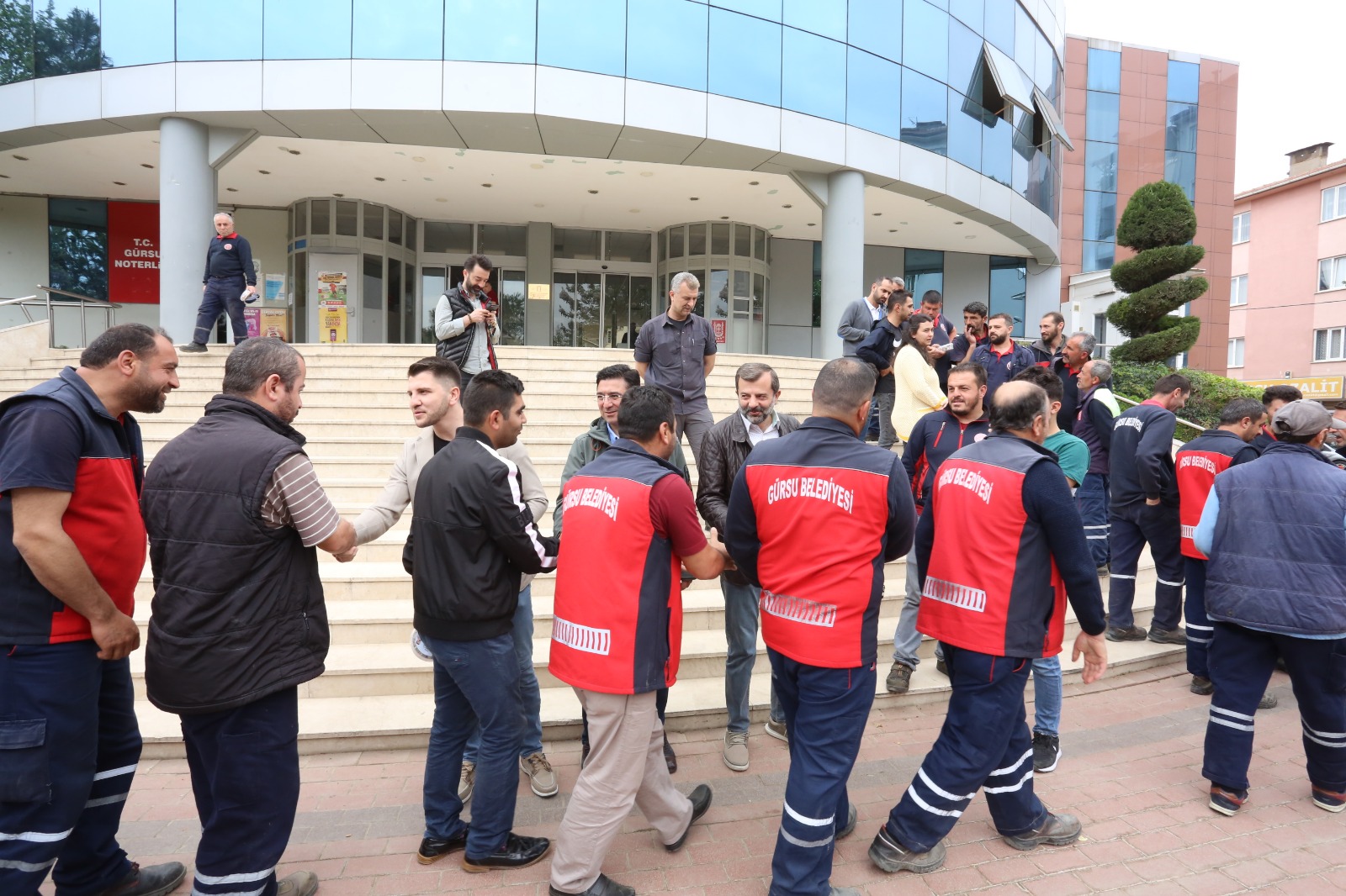 Gürsu Belediyesi İşçilerine Çifte Bayram Sevinci