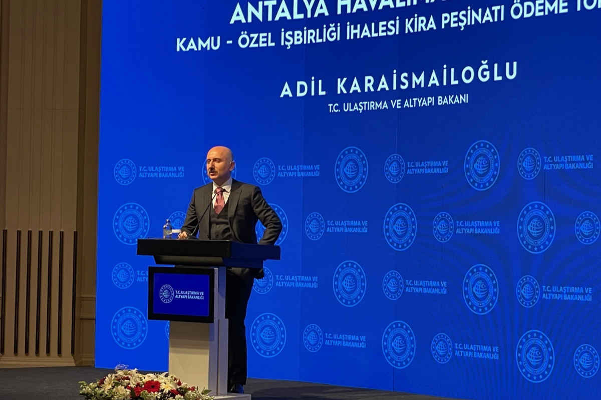 Ulaştırma ve Altyapı Bakanı Karaismailoğlu'dan Antalya Havalimanı müjdesi