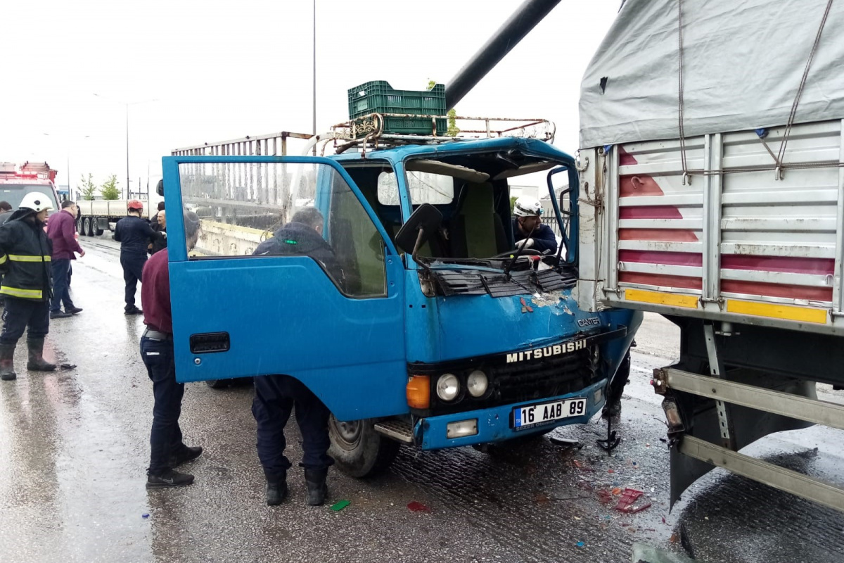 Zincirleme kazada 2 kişi yaralandı